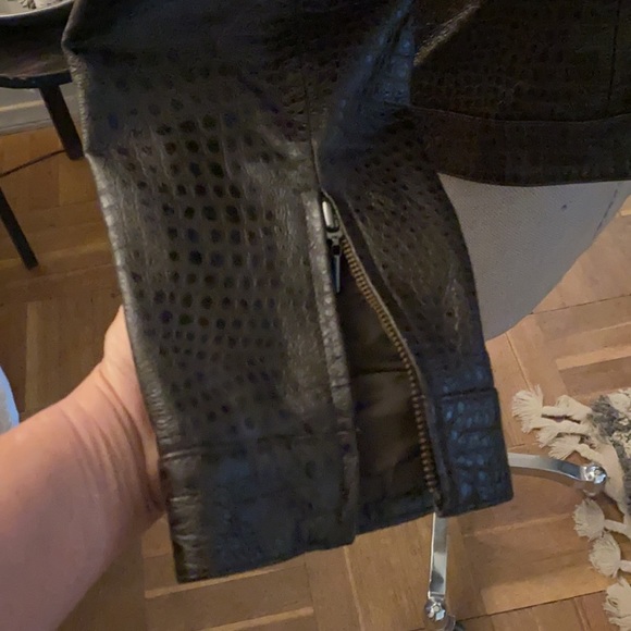 NWOT Valerie Stevens 100% genuine leather zippered moto jacket w/ great pockets. - Picture 8 of 13